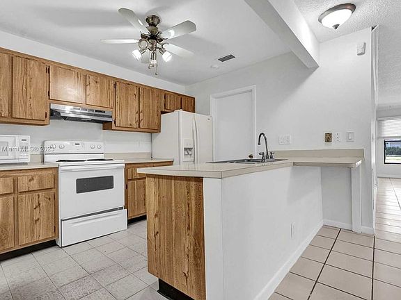 3rd image of 7850 Kimberly Blvd
