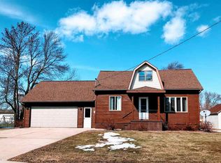 327 E Cedar St, Pulaski, WI 54162