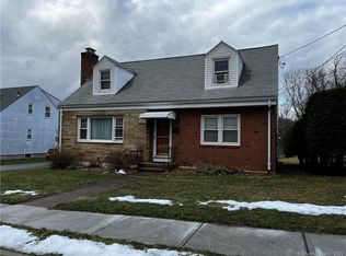 38 Columbus Ave, Middletown, CT 06457