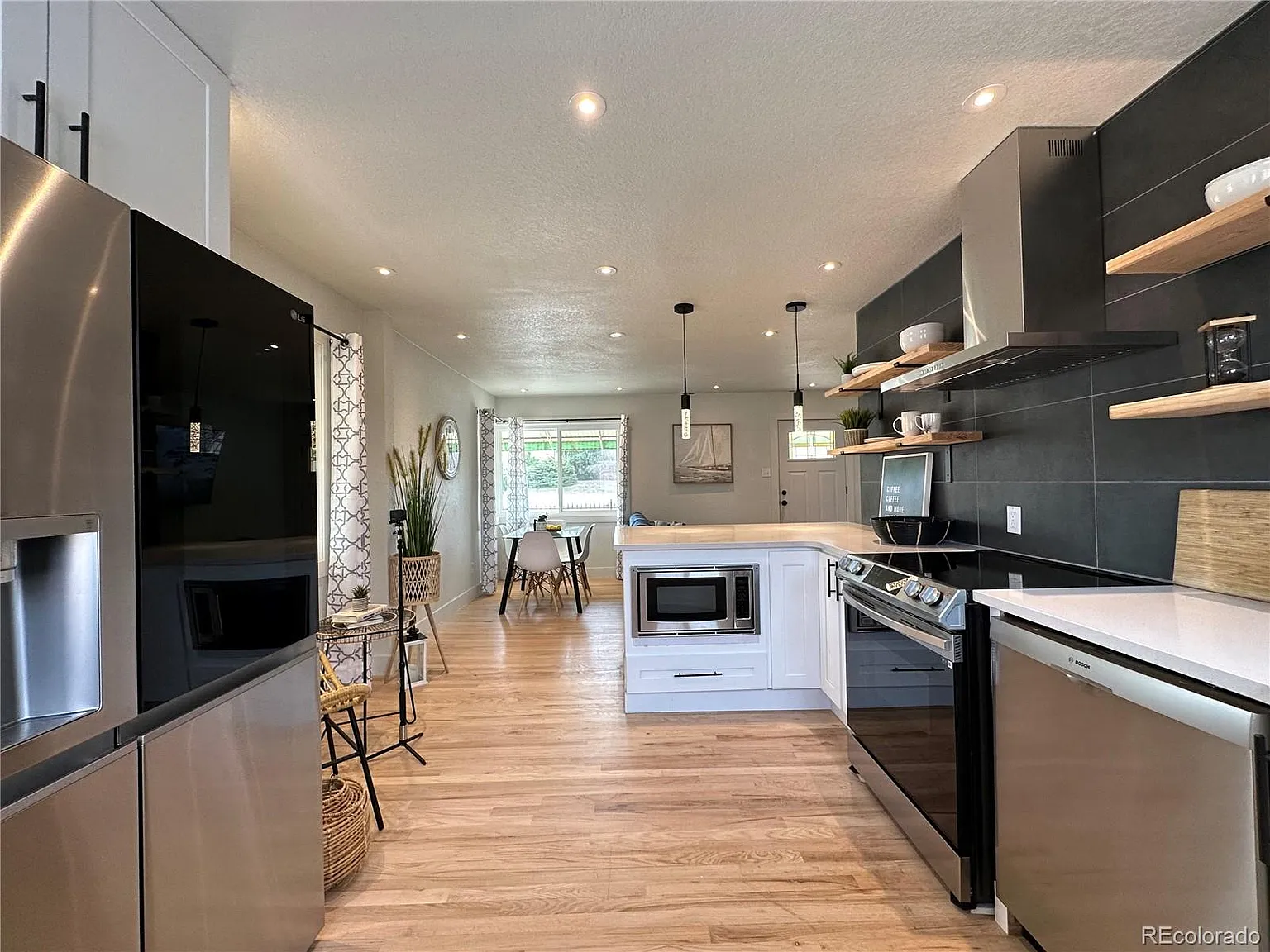 2 bed, 1.0 bath, 725 sqft, $1,850 — Photo 3