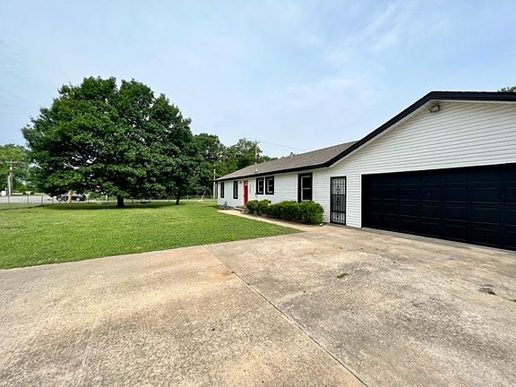 3rd image of 2360 W Wedington Dr