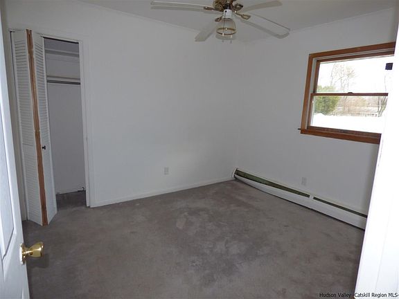 5th image of 11 Garden Cir