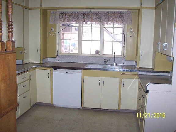 4th image of 1221 College Ave