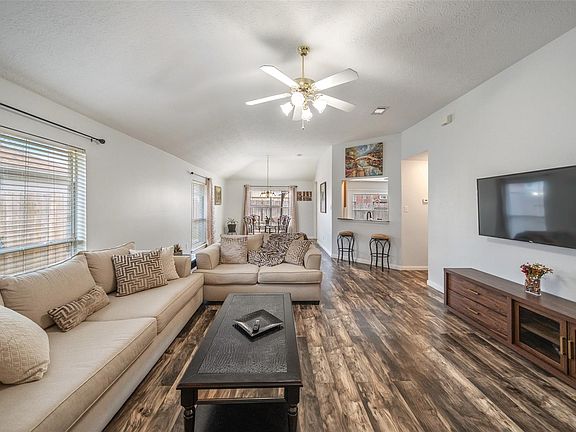 3rd image of 22614 Willow Branch Ln