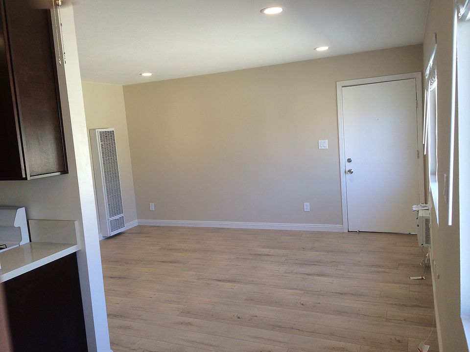 Kitchen to living room