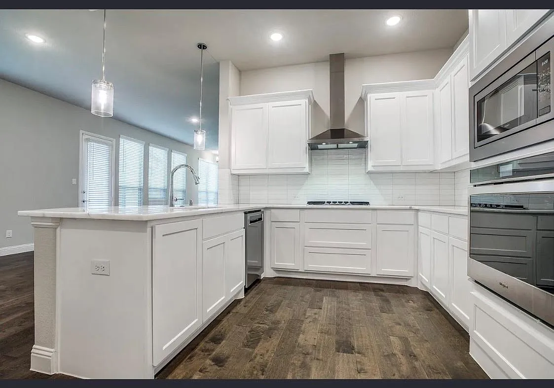 4 bed, 2.5 bath, 2159 sqft, $3,600 — Photo 4