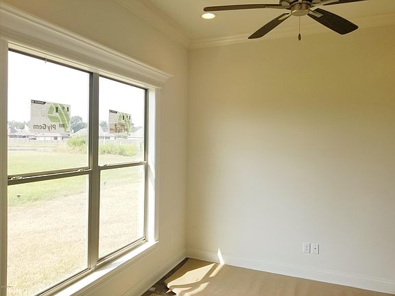 5th image of 306 Wetgrass Dr