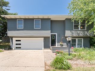 18005 Mohawk Dr, Spring Lake, MI 49456