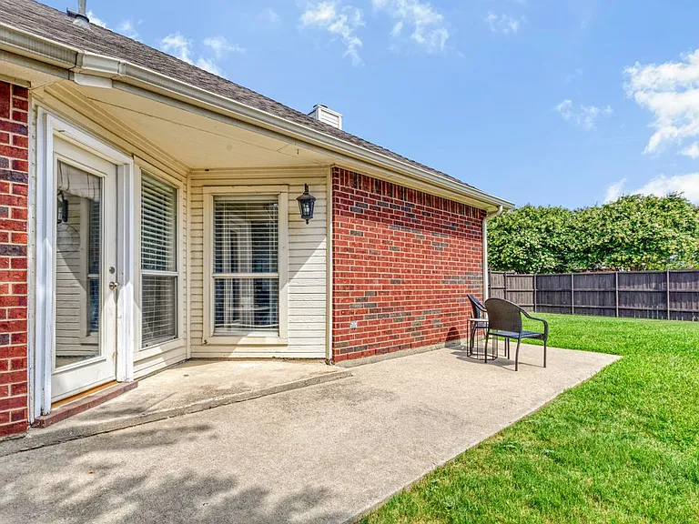 1438 Royal Oaks Dr — Photo 23