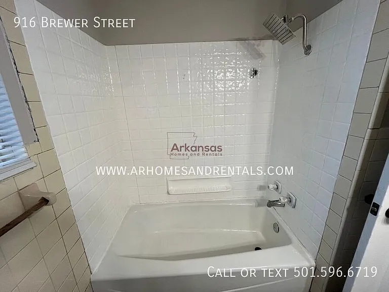916 Brewer St — Photo 10