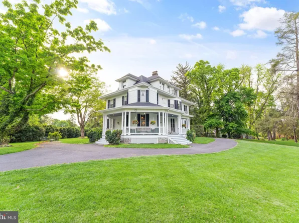 227 S Church St, Berryville, VA 22611