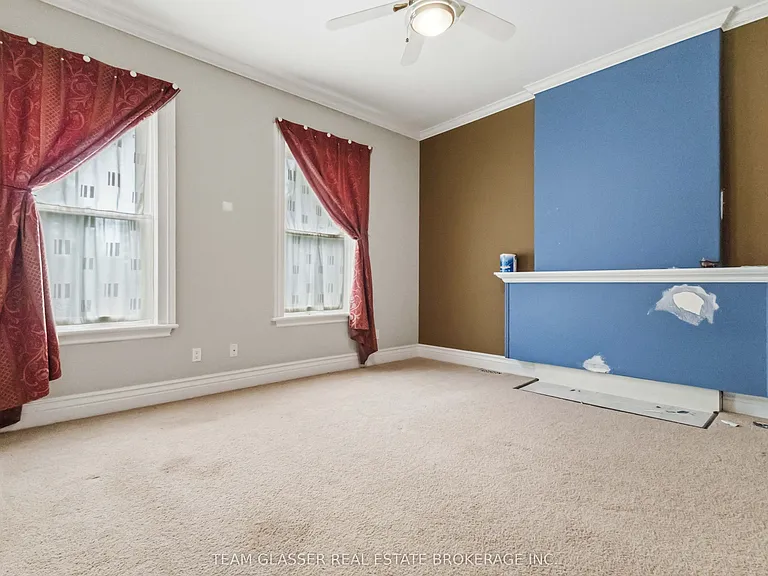 510 Dufferin Ave — Photo 25