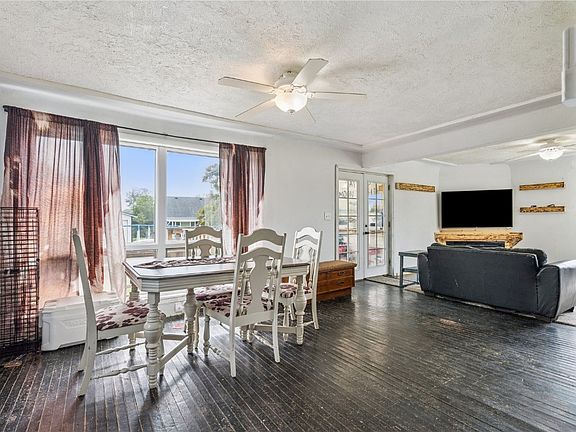 5th image of 500 E Hickory St