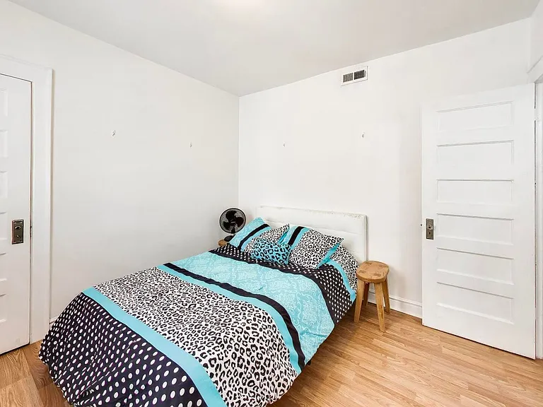 3435 N Harding Ave #2 — Photo 14