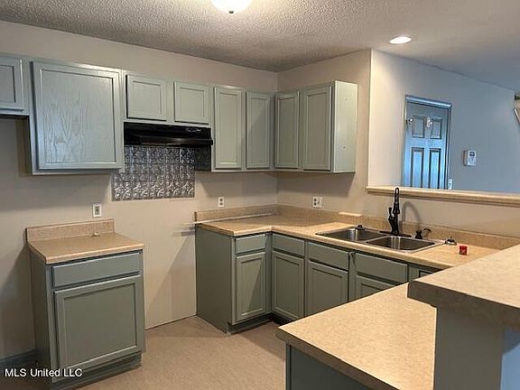 5th image of 105 Hunter Dr