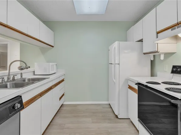 3 Plantation Dr APT 103, Vero Beach, FL 32966