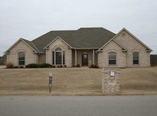 25 NW Shelter Lake Dr, Lawton, OK 73505