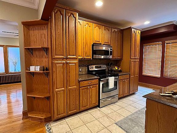 5th image of 285 E Long Lake Rd