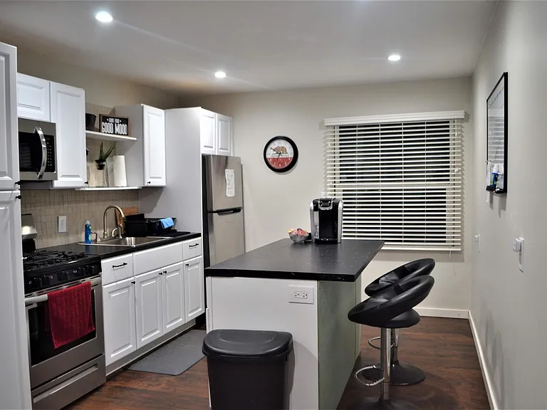 1410 Grove Ave — Photo 1