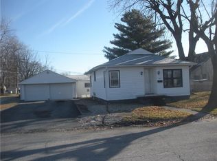 715 S 13th St, Elwood, IN 46036