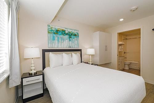 4th image of 2220 N Glenville Dr Unit 2102-3