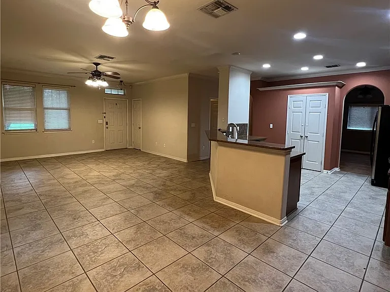 2545 Las Brisas St — Photo 13