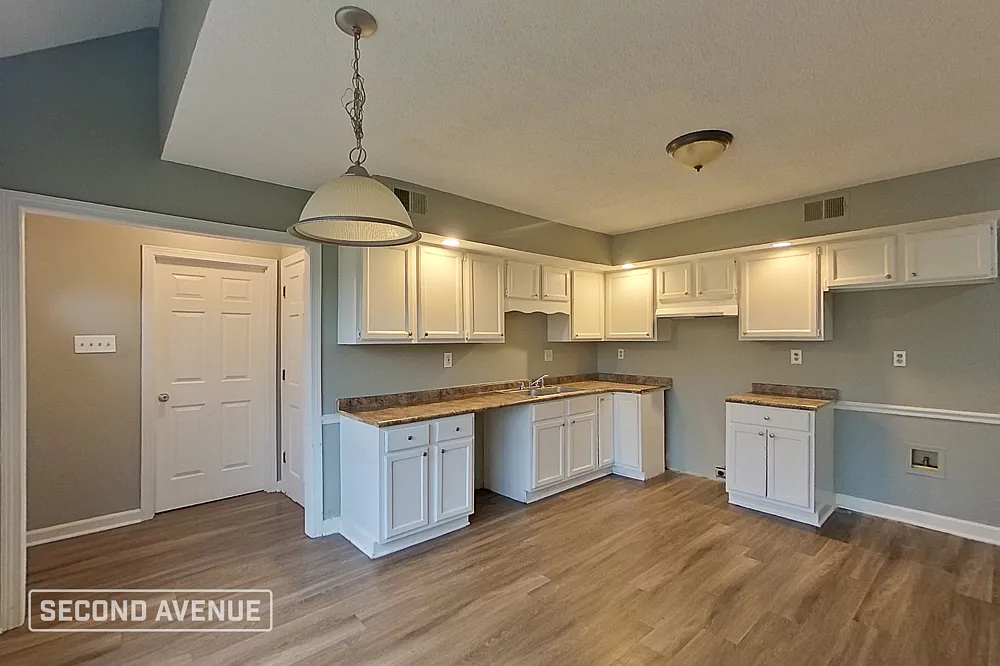 3 bed, 2.5 bath, 2025 sqft, $1,825 — Photo 4
