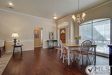 5th image of 2502 Timber Crest Ln