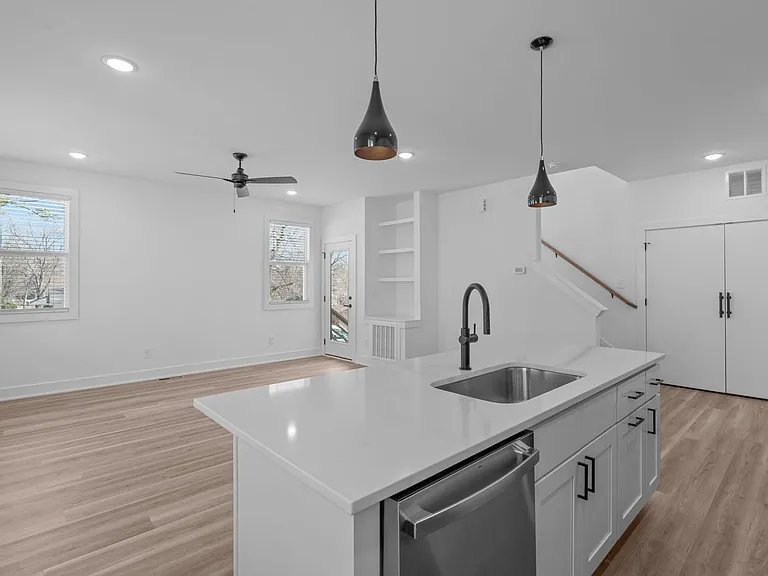 1316 E Lenoir St — Photo 10