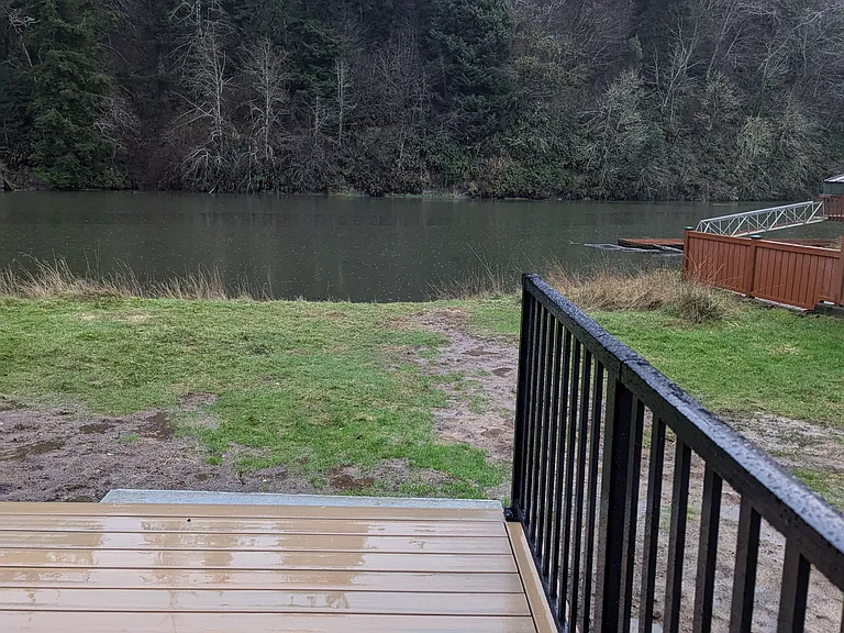 Easy maintenance decking, no worries about wood, rain, its all easy clean, aluminum railings.
