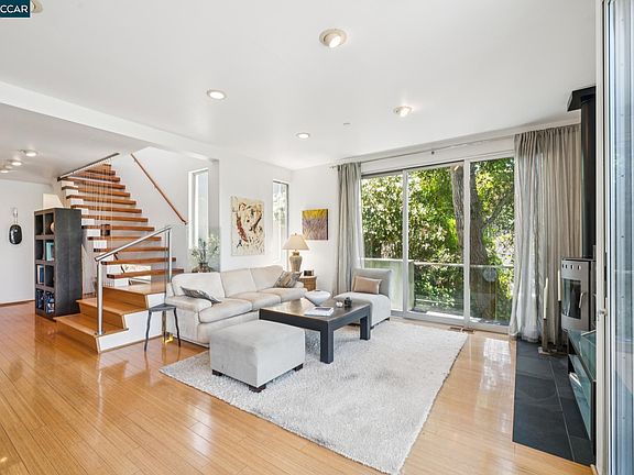 3rd image of 34 Underhill Rd