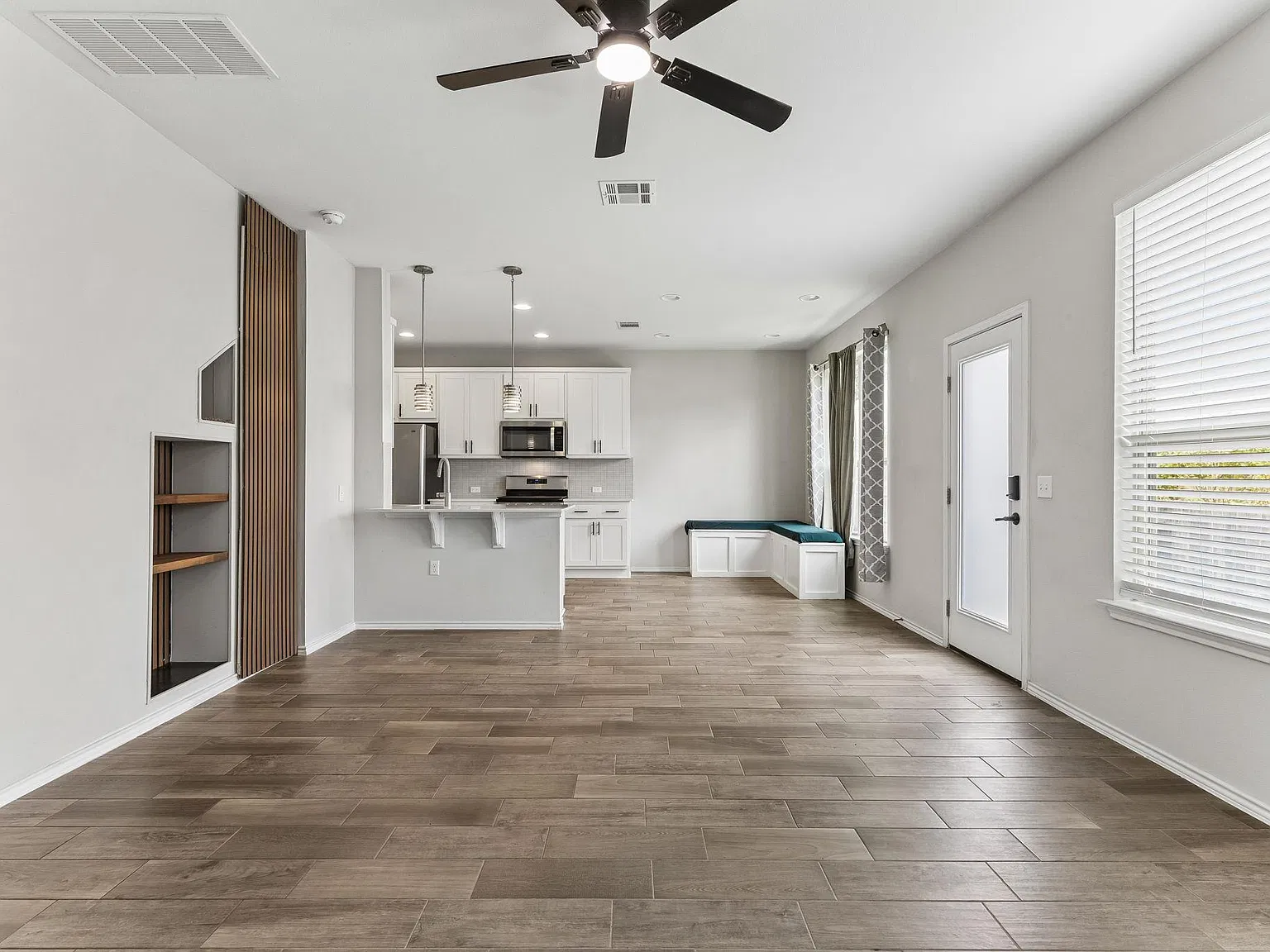 3 bed, 2.5 bath, 1564 sqft, $2,500 — Photo 4