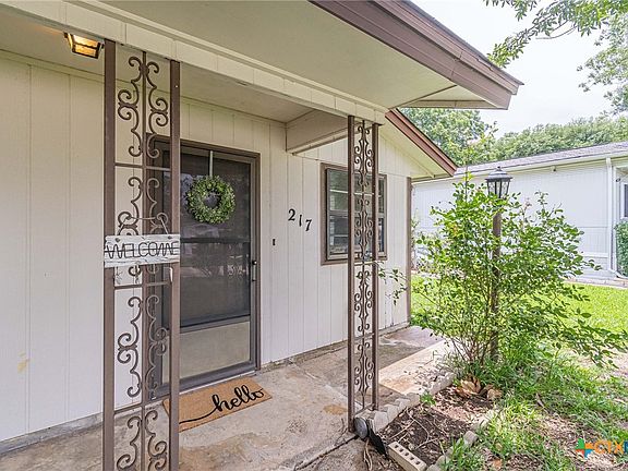 3rd image of 217 Melody Ln