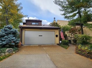 1688 Brookwood Dr, Akron, OH 44313