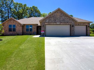 1208 W Denali Dr, Nixa, MO 65714