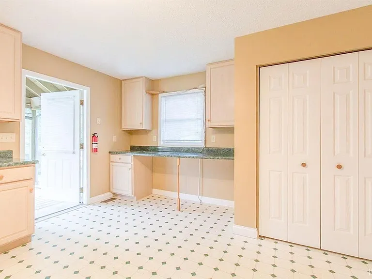 520 S Eagleson Ave — Photo 11