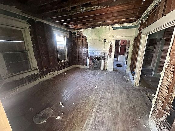 3rd image of 767 Roanoke Ave