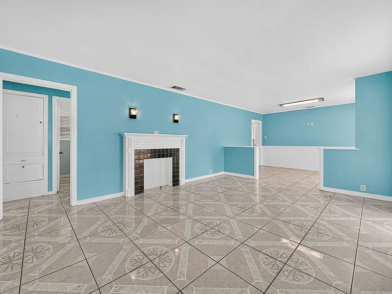 907 Buckalew St — Photo 8
