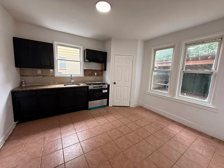 92 Cedar Ave #1 — Photo 5