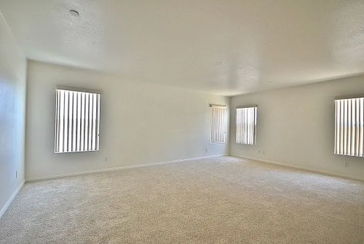 1617 Julia Way — Photo 3