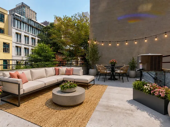 961 Lexington Avenue image 1 of 15