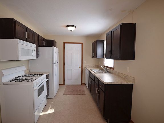5th image of 856 Woody Ln NW