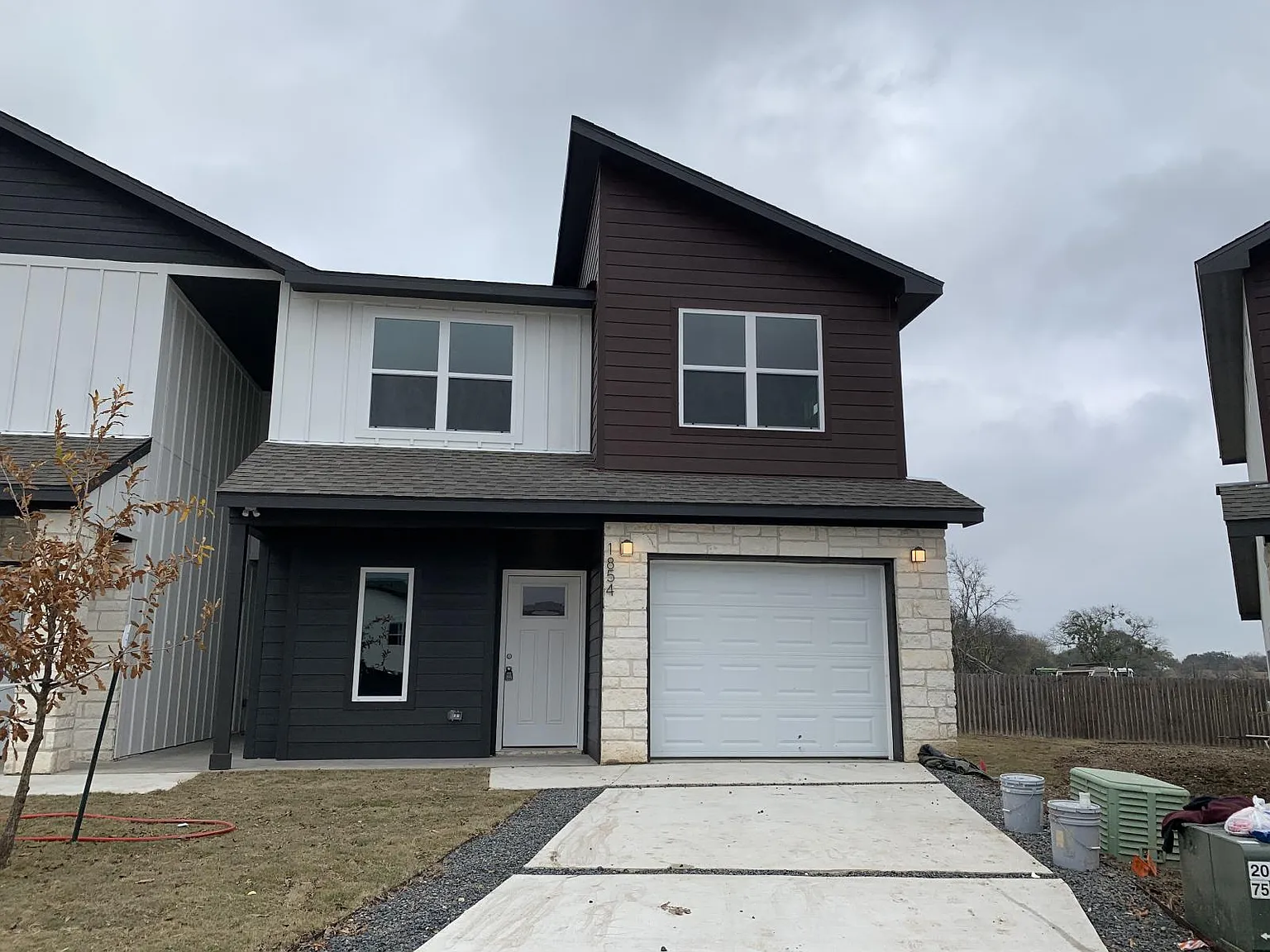 4 bed, 2.5 bath, 1700 sqft, $1,795 — Photo 1