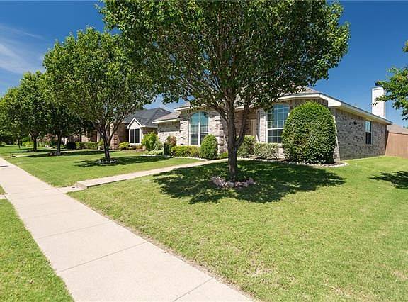 2nd image of 112 Oak Hollow Ln