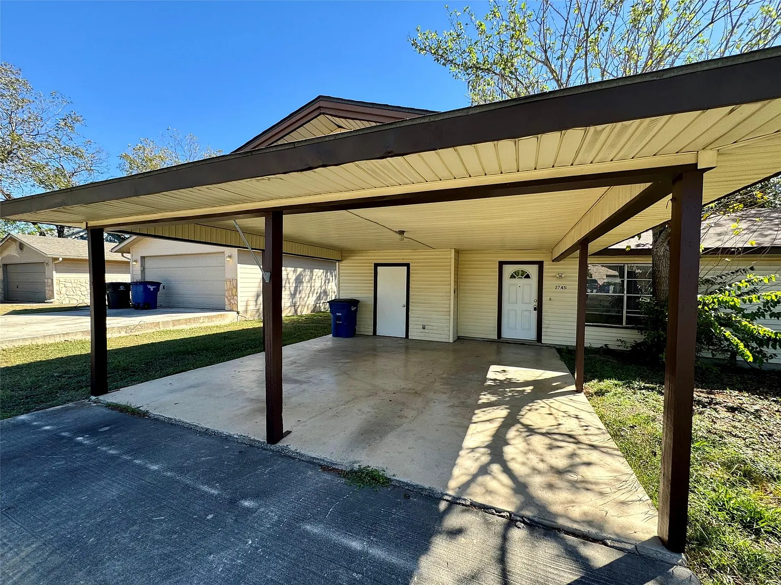2 bed, 1.0 bath, 861 sqft, $1,300 — Photo 1