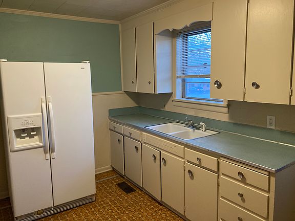 3rd image of 3908 N Cypress St #3908
