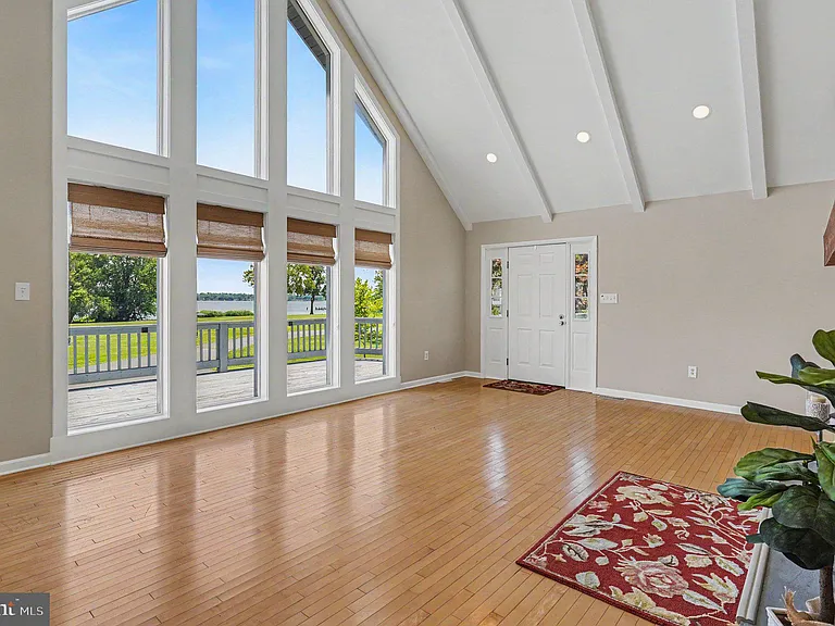209 Casparus Way — Photo 8