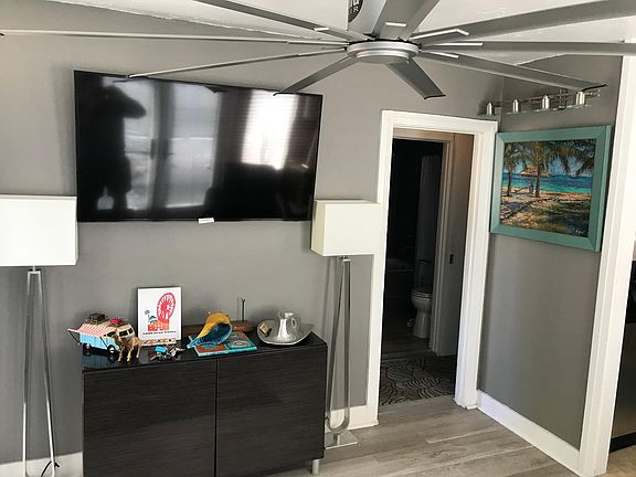 living room , flat screen