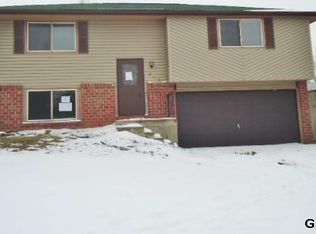 929 Applewood Dr, Eagle, NE 68347