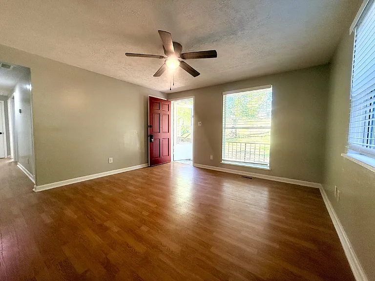 2346 Lake Ave — Photo 2